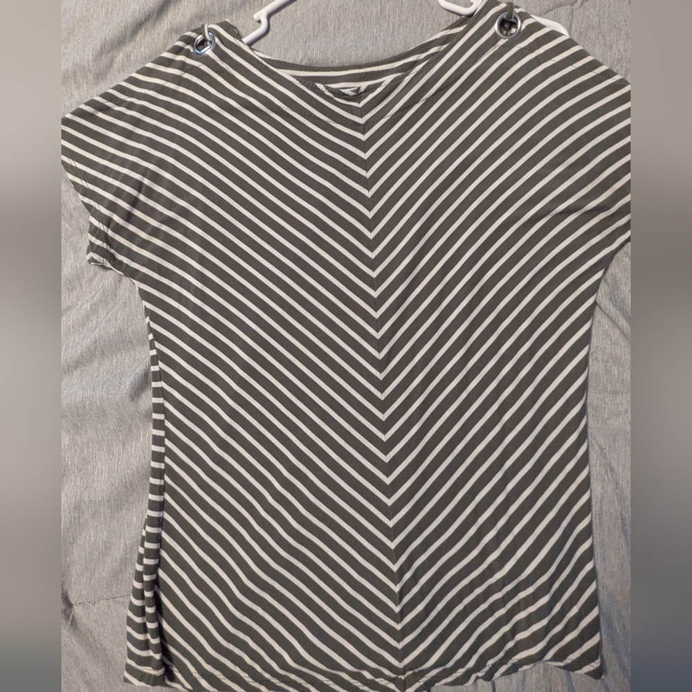 Cable & Gauge Green and White Fitted Cap Sleeve Tee